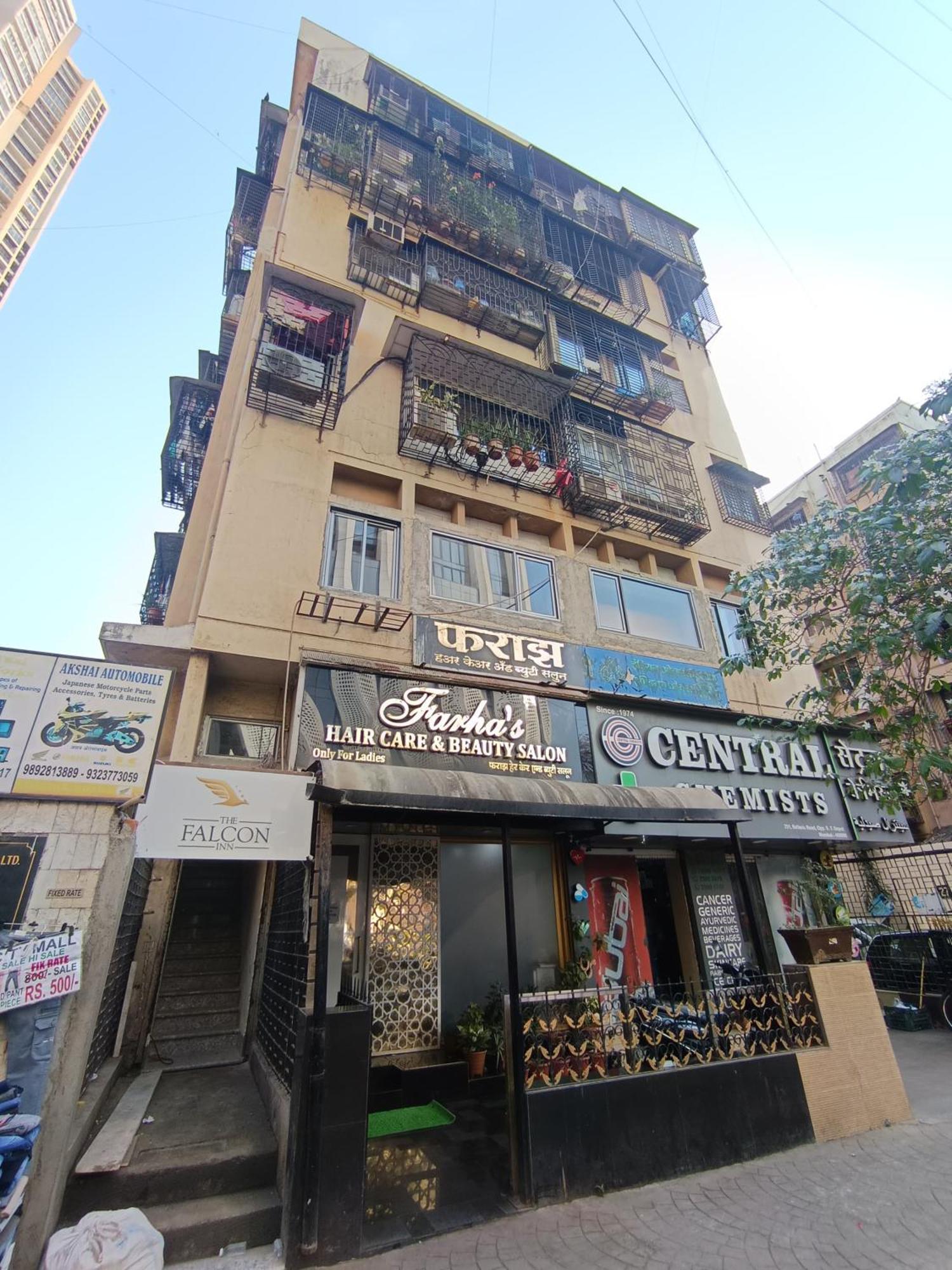 The Falcon Inn Mumbai Exterior photo