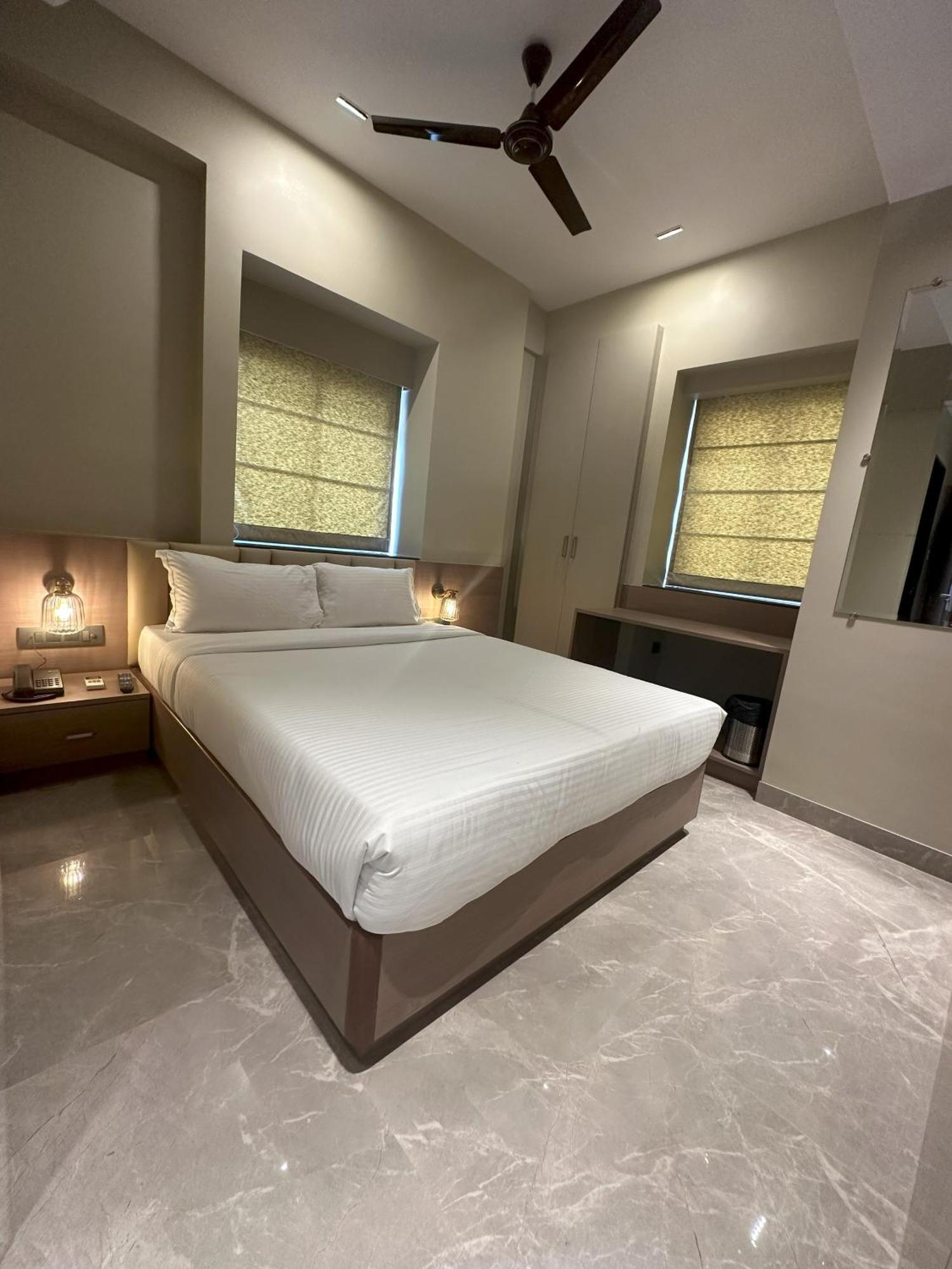 The Falcon Inn Mumbai Exterior photo
