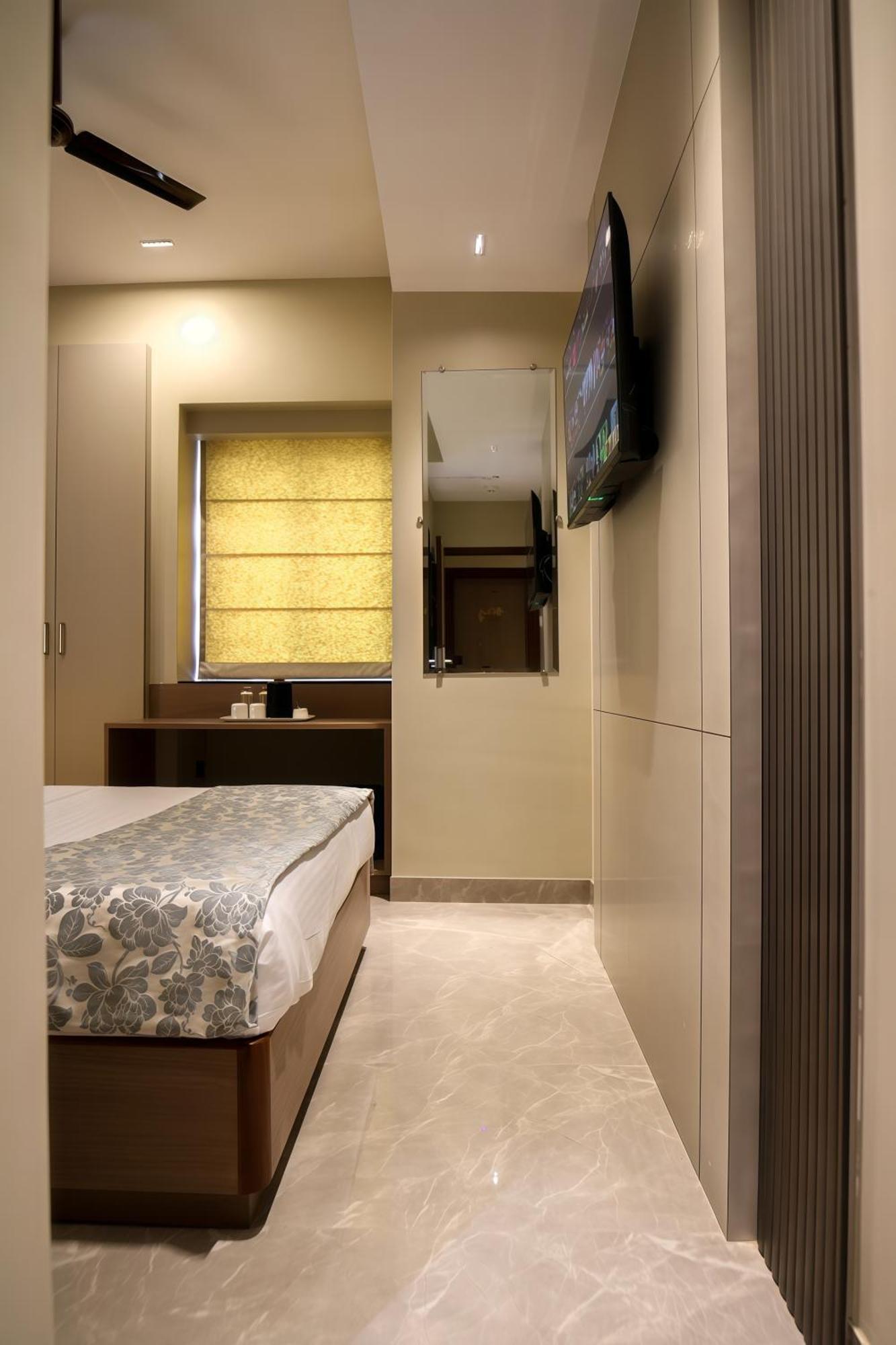 The Falcon Inn Mumbai Exterior photo